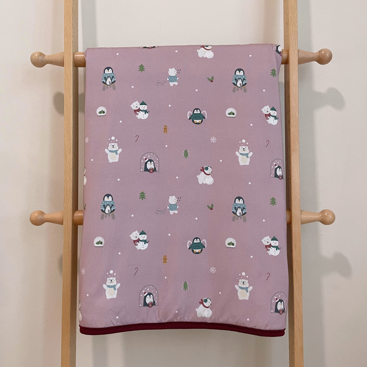 Petite Cosy Blanket - Love, Lights, & Cosy Nights (Maroon)