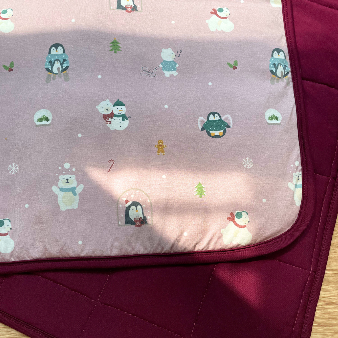 Petite Cosy Blanket - Love, Lights, & Cosy Nights (Maroon)