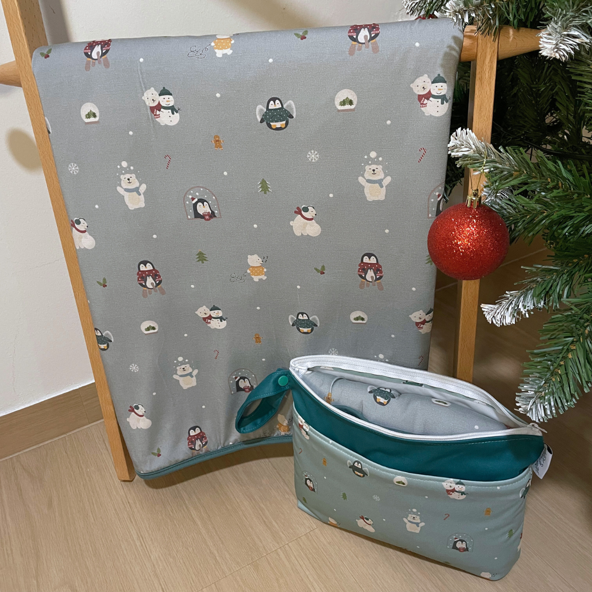 Petite Cosy Blanket - Love, Lights, & Cosy Nights (Teal)